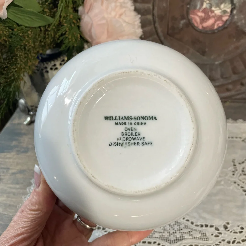 Williams Sonoma white ceramic stoneware cereal soup bowl